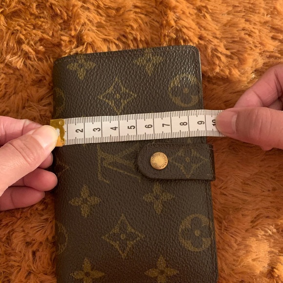 Authentic LV monogram Short coin wallet - Picture 16 of 16